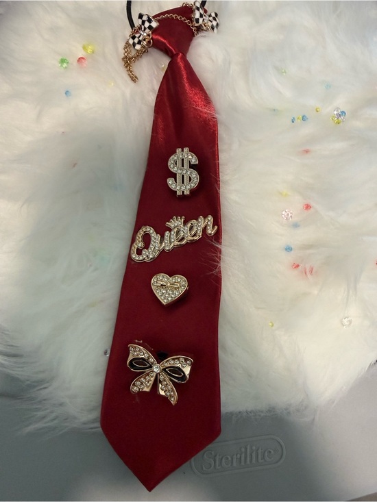 Jewelry - Red silk Junk